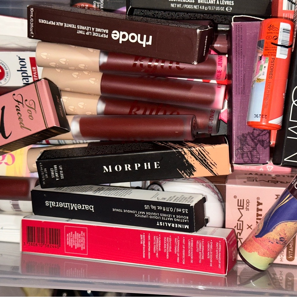 Large high-end makeup bundle Likes or Dislikes (READ DESCRIPTION FOR DETAILS:) - Picture 2 of 9